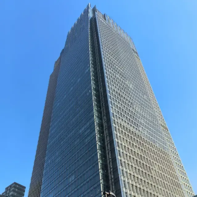 点で支えるガラスカーテンウォール